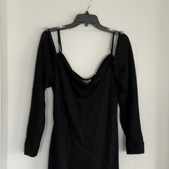 GORGEOUS BLACK EVENING GOWN - Picture 6 of 9